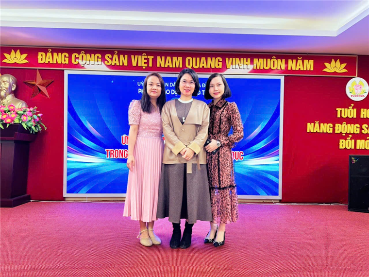 A group of women standing on a stageDescription automatically generated