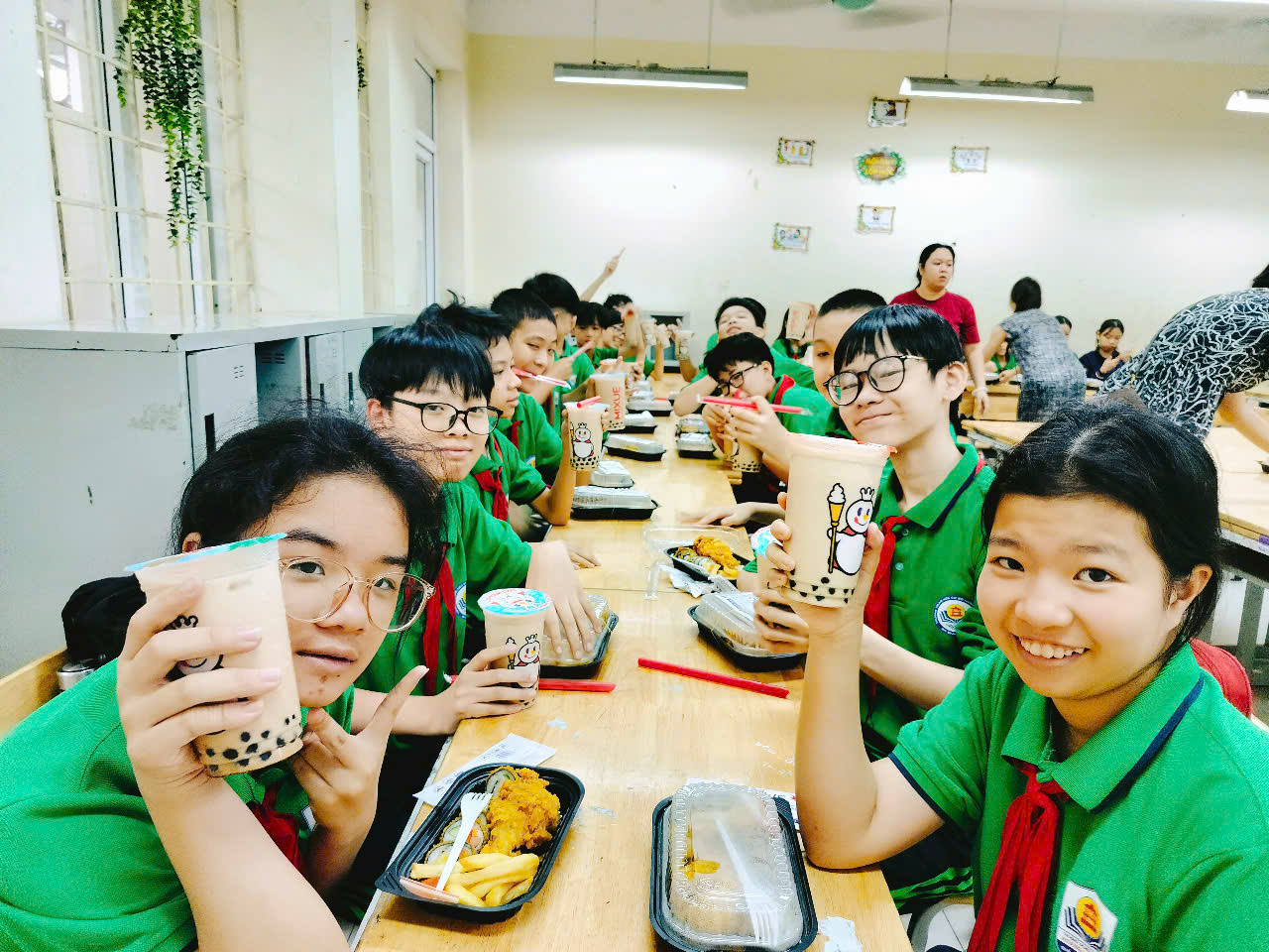 A group of people sitting at a table with food

Description automatically generated