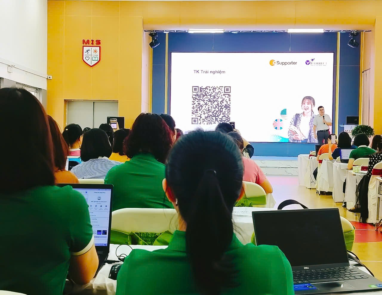 A group of people in a room with laptops

Description automatically generated