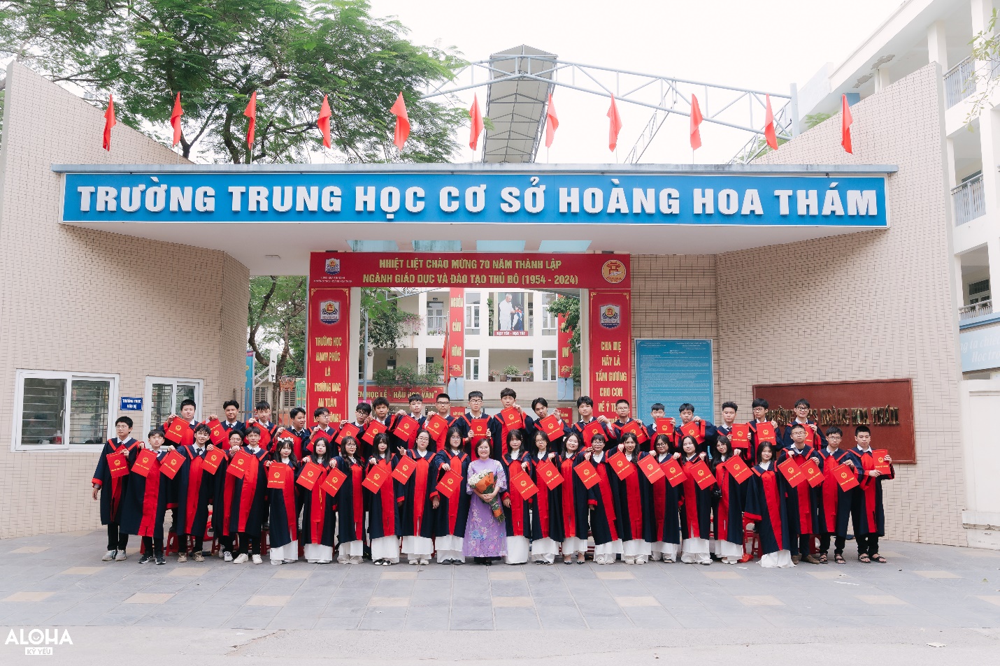 A group of people in black and red uniformsAI-generated content may be incorrect.