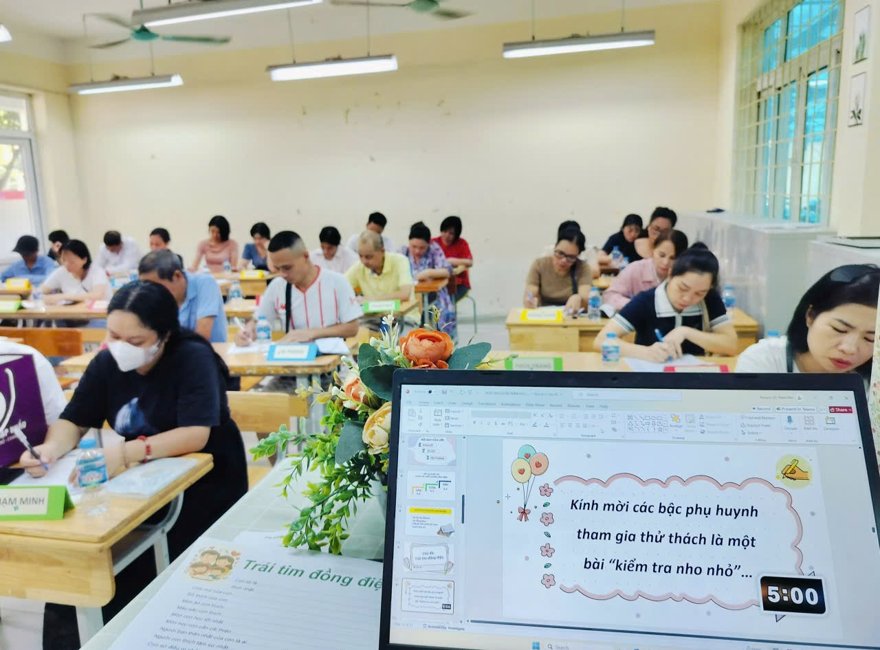 A group of people sitting at desks in a classroom
Description automatically generated