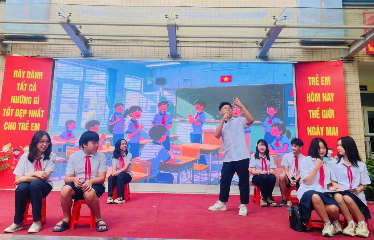 A group of people on a stage
Description automatically generated