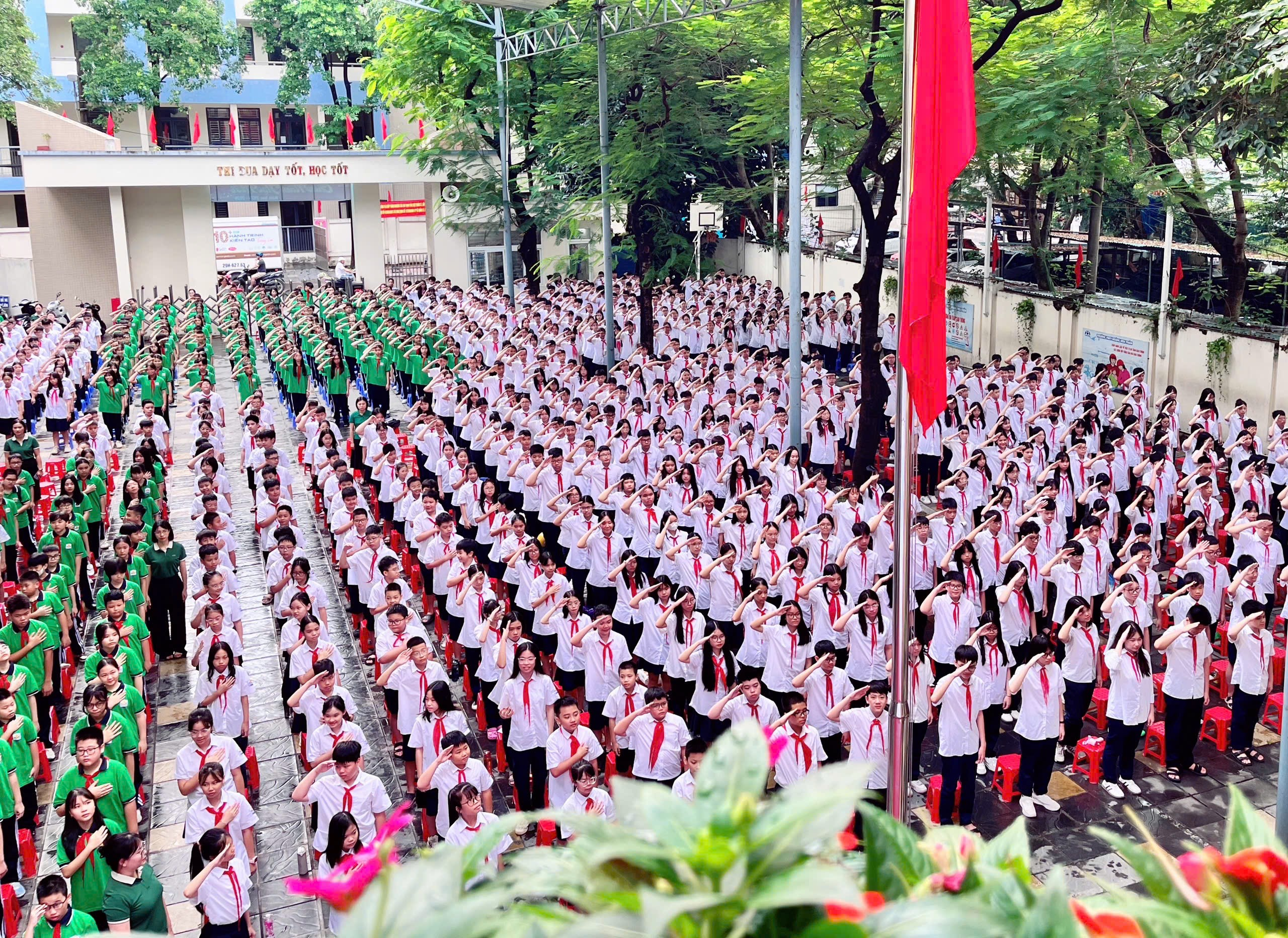 A large group of people in uniform
Description automatically generated