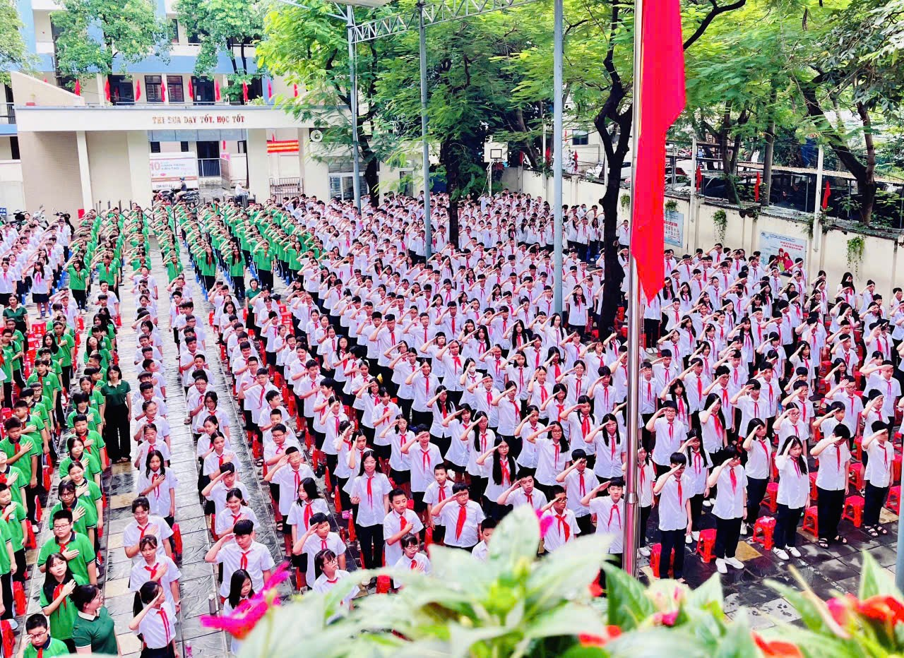 A group of people in uniform
Description automatically generated