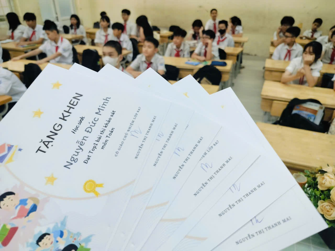 A group of students in a classroom
Description automatically generated