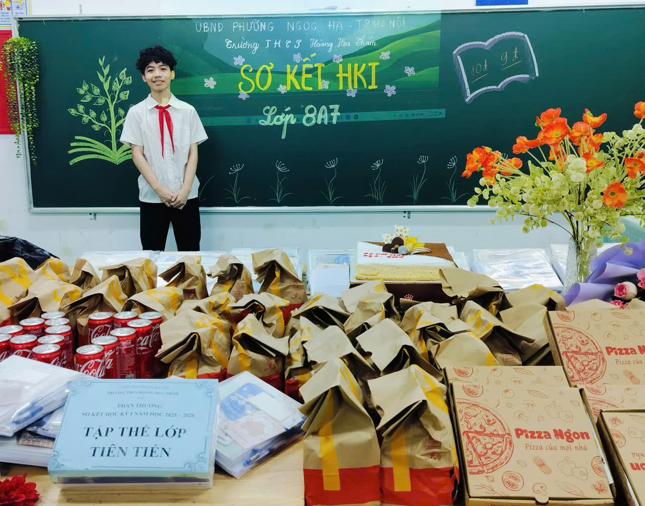 A person standing in front of a chalkboard

Description automatically generated