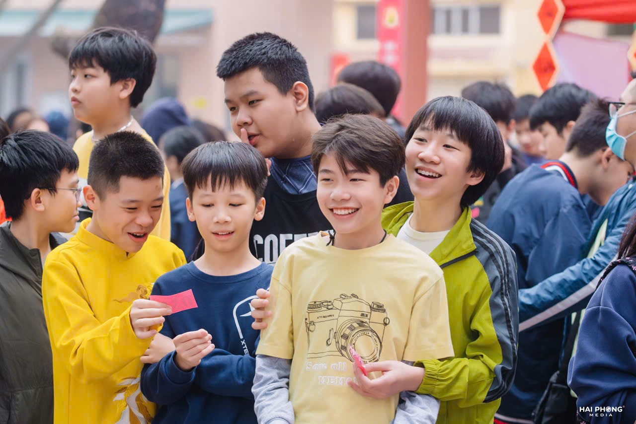 A group of boys smiling and standing together

Description automatically generated
