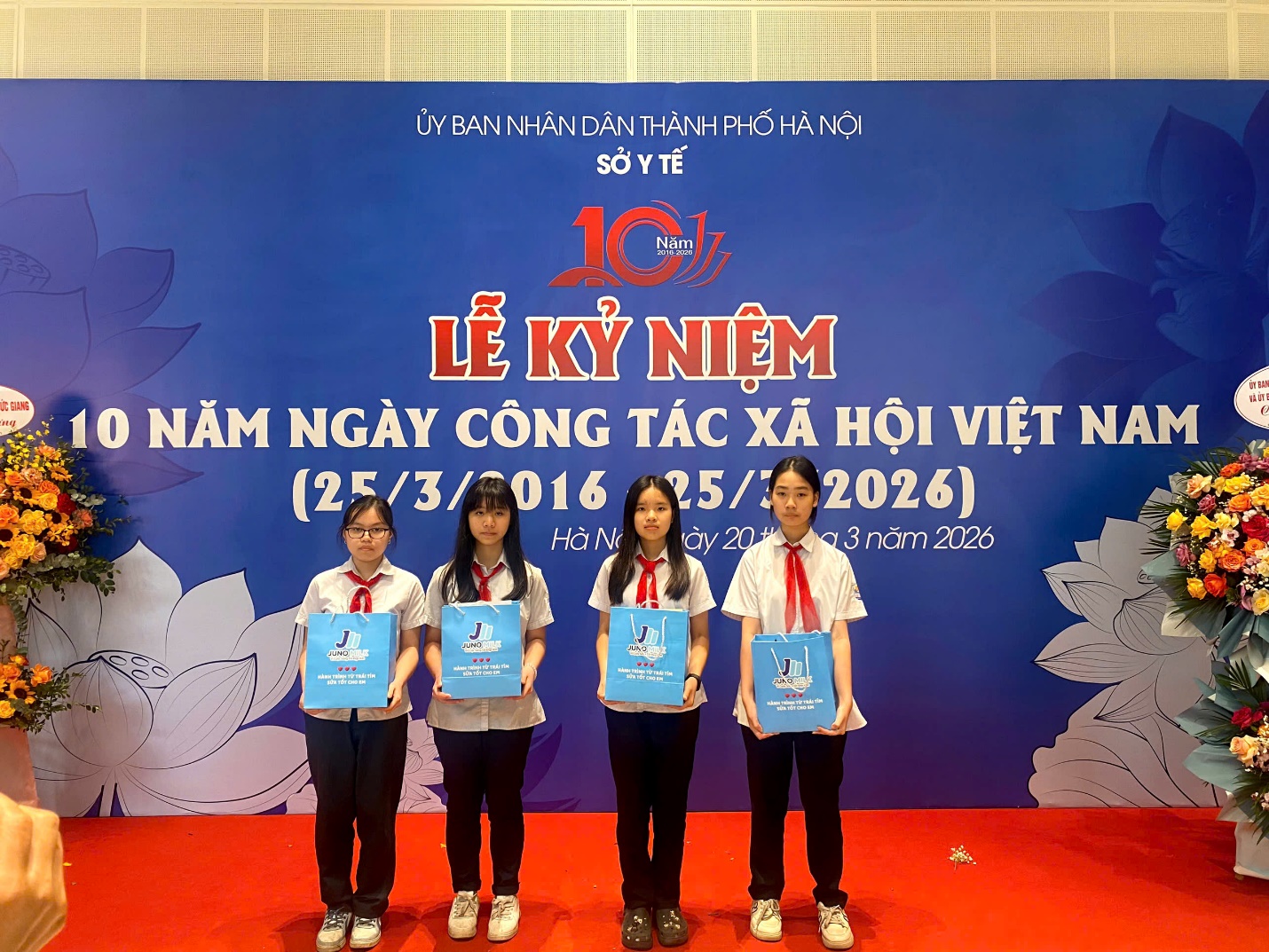 C:\Users\Admin\Desktop\Ảnh 1\1\z7642173489493_5b0b46ae1260023188f5ec479d64c48d.jpg