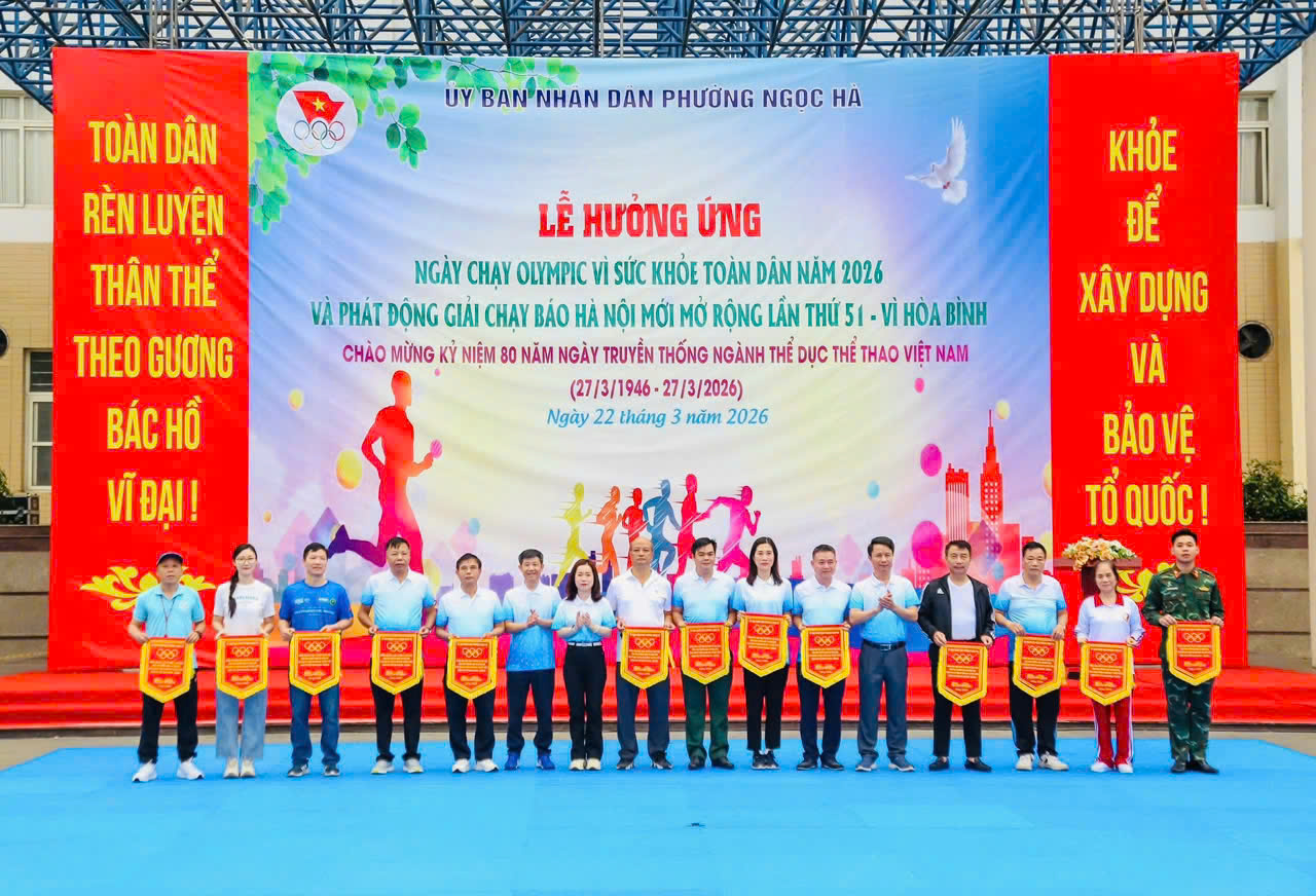 Có thể là hình ảnh về một hoặc nhiều người và văn bản cho biết 'UY BAN NHAN DAN PHƯỞNG NGOC HA TOÀN TOÀNDÂN DÂN RÈN LUYỆN THÂN THỂ THEO GƯƠNG BÁC HỒ VIĐAI! LỄ HƯỞNG ỨNG NGÀY CHAY OLYMPIC VÌ SỨC KHόE TOÀN DÂN NĂM 2026 VÀ PHÁT ĐỘNG GIẢI CHAY BÁO HÀ NỘI MỚI MƠ RỘNG LẦN THỨ 51 VÌ HÒA BÌNH CHÀO MỪNG KỲ NIỆM 80 NĂM NGÀY TRUYỀN THỐNG NGÀNH THỂ DỤC THỂ THAO VIỆT NAM (27/3/1946- 27/3/2026) Ngày 22 tháng năm 2026 KHỎE ĐỂ XÂY DỰNG VÀ BẢO VỆ TỔ QUỐC!'