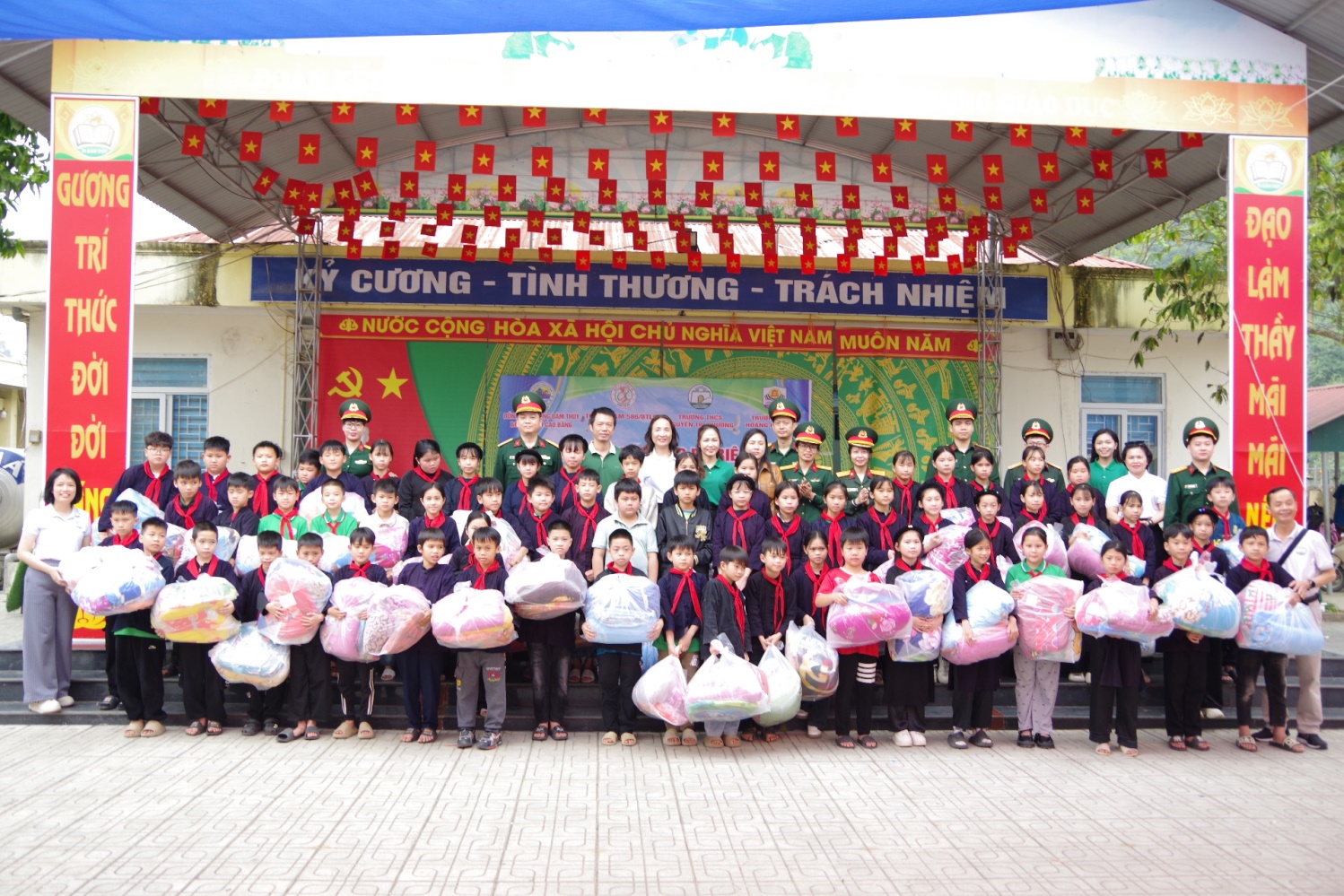 C:\Users\HOME\Desktop\HHT\NTP HHT 1\Tặng quà\ảnh 2.JPG