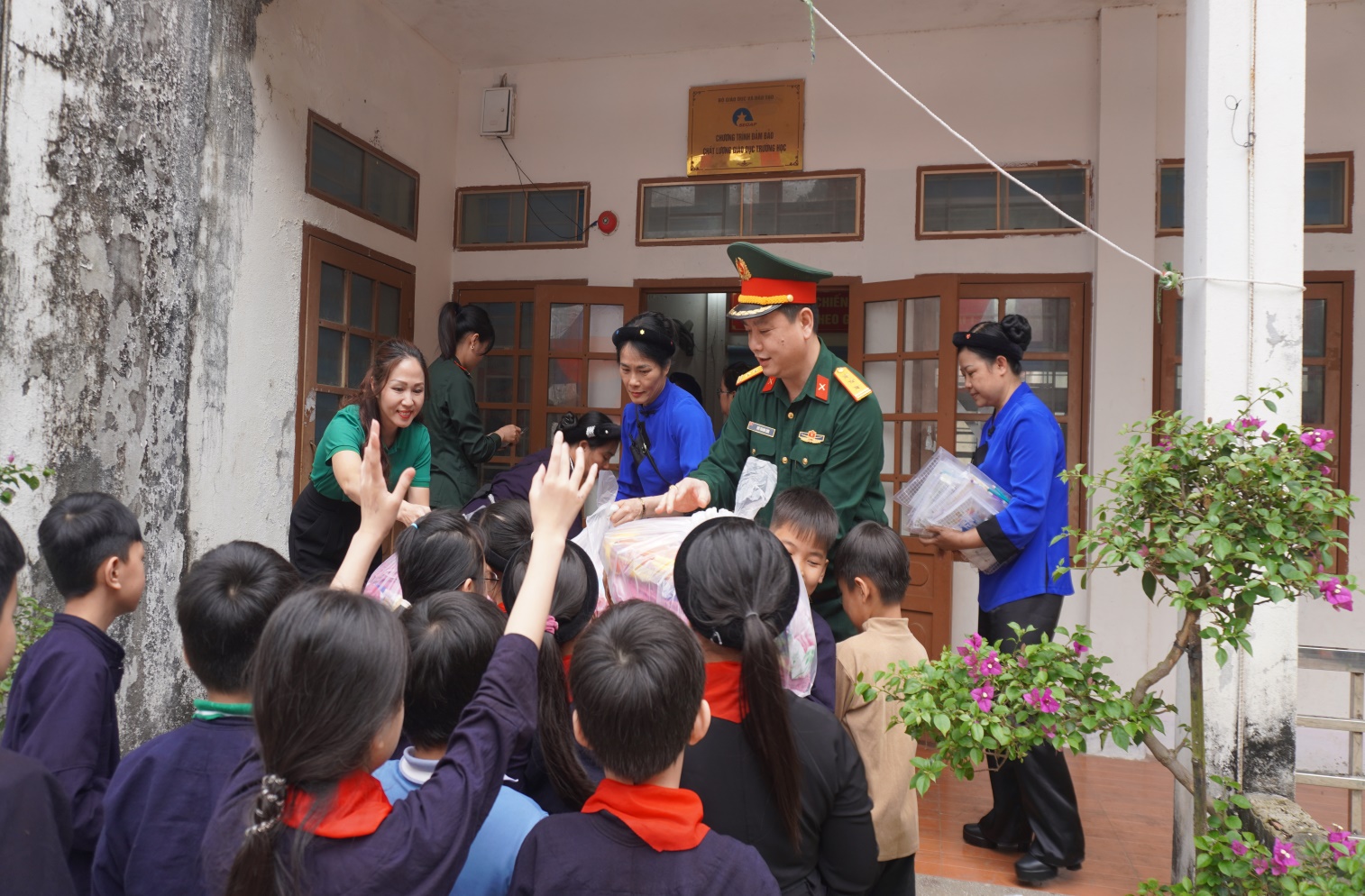 C:\Users\HOME\Desktop\HHT\NTP HHT 1\Tặng quà\DSC01423.JPG