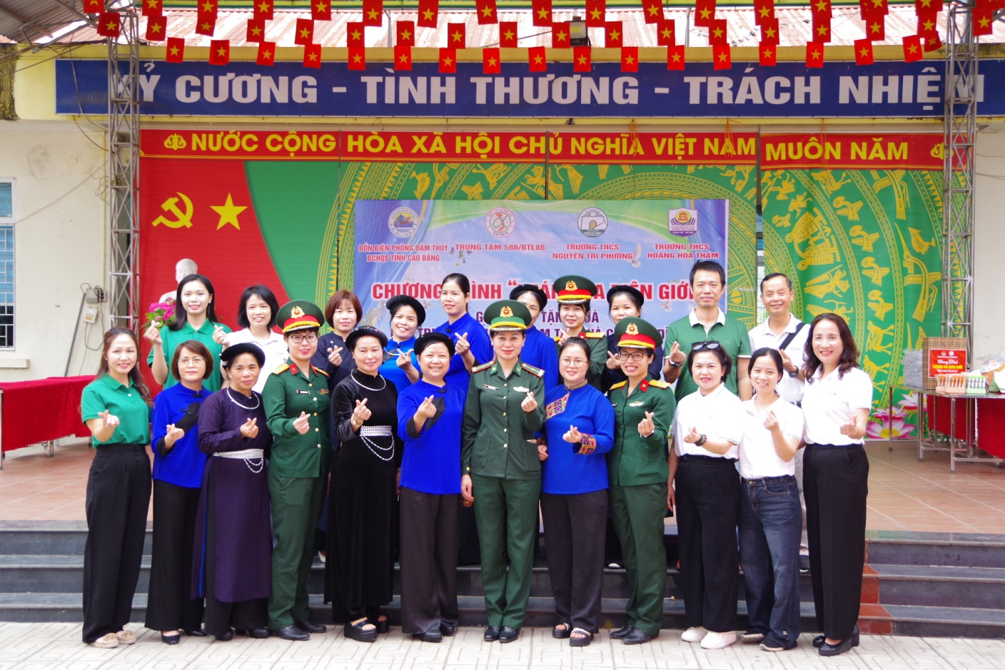 C:\Users\HOME\Desktop\HHT\NTP HHT 1\Tặng quà\ảnh 8.JPG