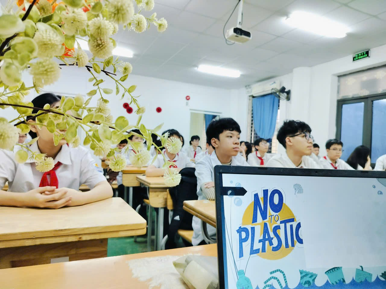 A group of students sitting at desks in a classroom

Description automatically generated