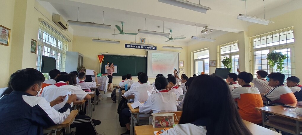 Tổ tự nhiên hưởng ứng phong trào thi đua Hội giảng chào mừng ngày Nhà giáo Việt Nam 20/11