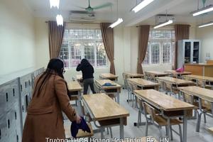 Làm vệ sinh phòng dịch, chuẩn bị đón học sinh đến trường