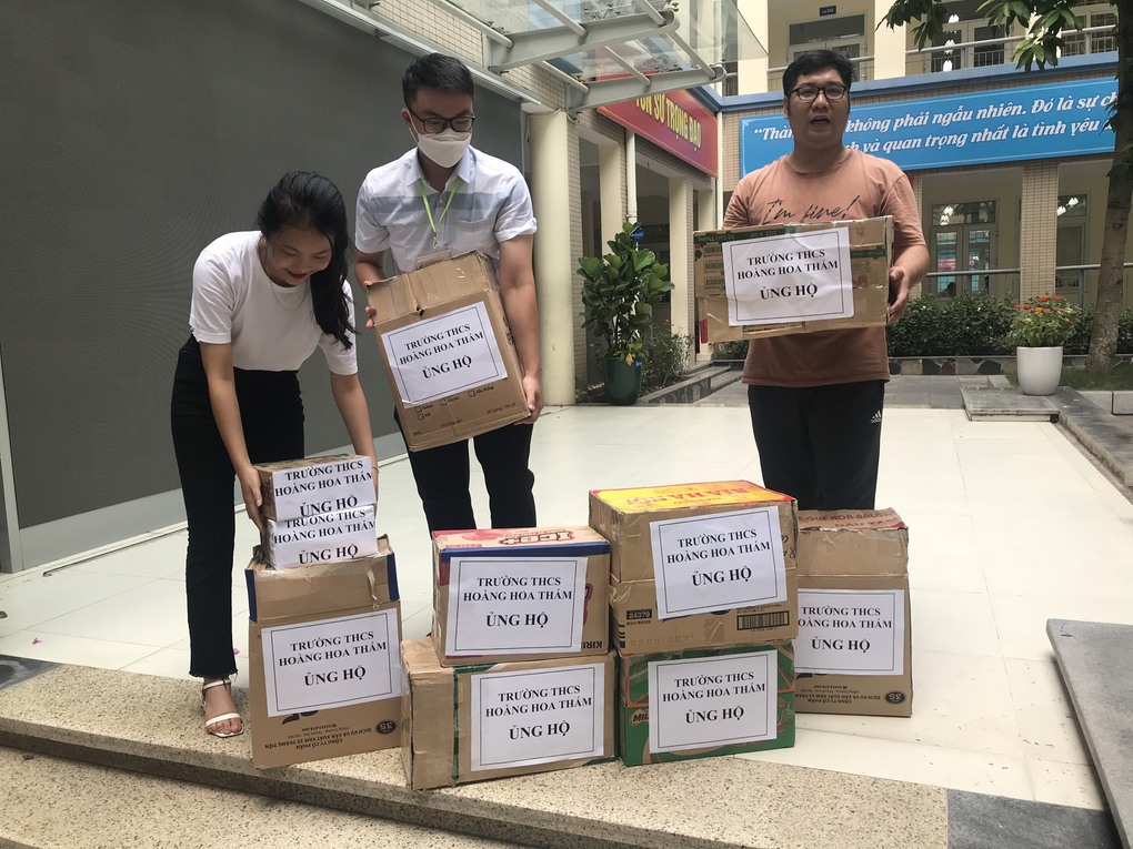 Thầy và trò THCS Hoàng Hoa Thám lan tỏa yêu thương đến với các bạn học sinh có hoàn cảnh đặc biệt khắp mọi miền Tổ quốc nhân dịp năm học mới