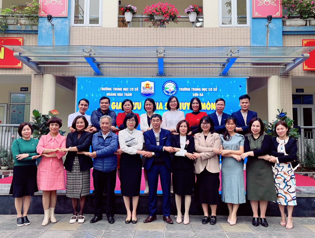 Trường THCS Hoàng Hoa Thám - Ba Đình giao lưu, chia sẻ kinh nghiệm, cùng Trường THCS Sơn Đà – Ba Vì thắt chặt tình đoàn kết, lan toả thông điệp “Cùng chung tay phát triển”
