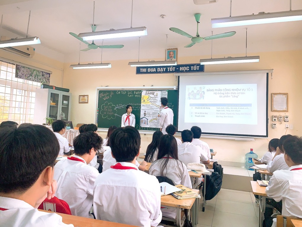 Đổi mới phương pháp ôn tập cho học sinh qua chuyên đề văn khối 9 của trường THCS Hoàng Hoa Thám để mỗi giờ học văn thêm hứng thú và hấp dẫn
