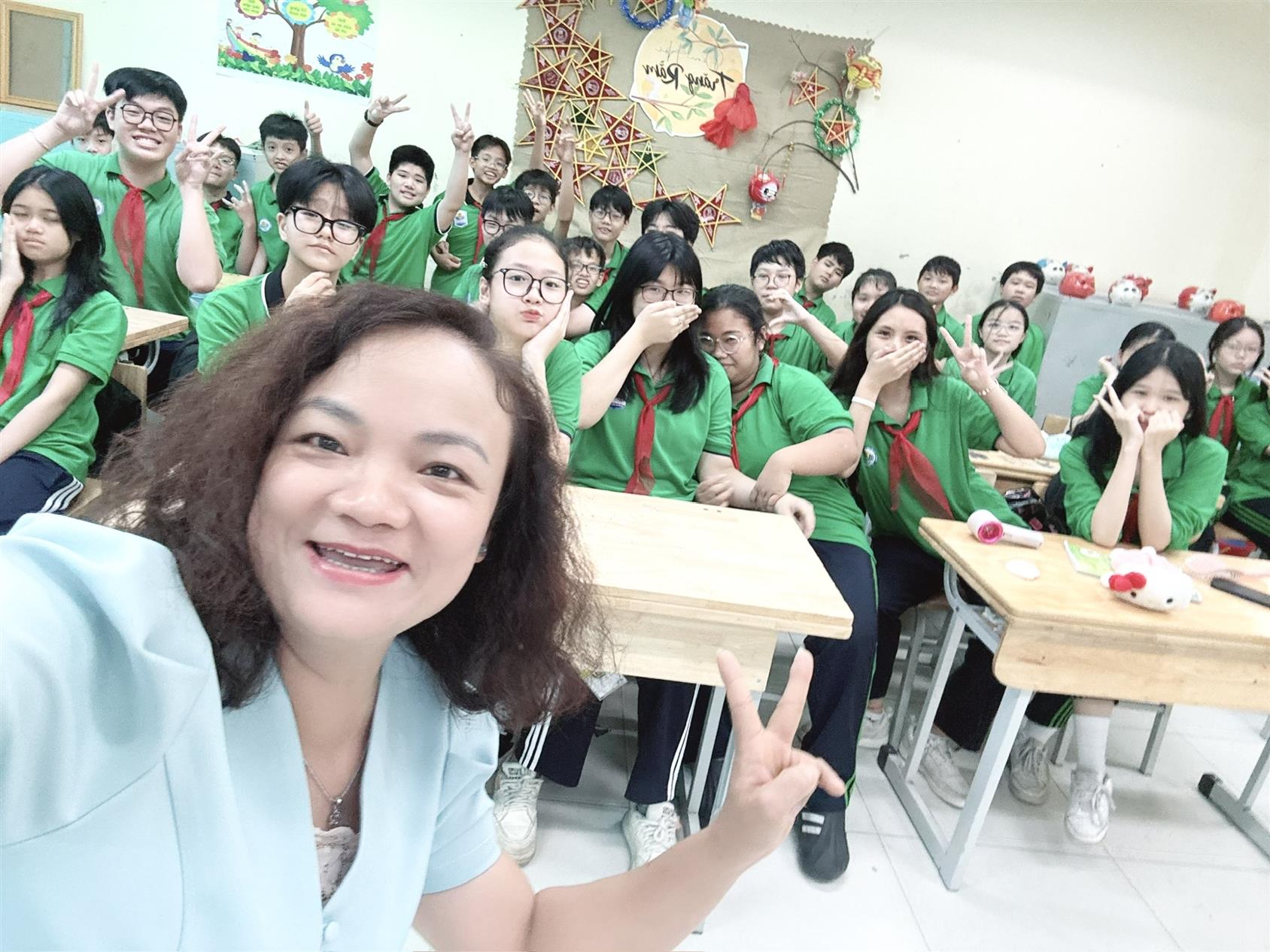 Vầng trăng tròn lung linh sáng tỏ mùa thứ Ba của gia đình 8A6 thân yêu!