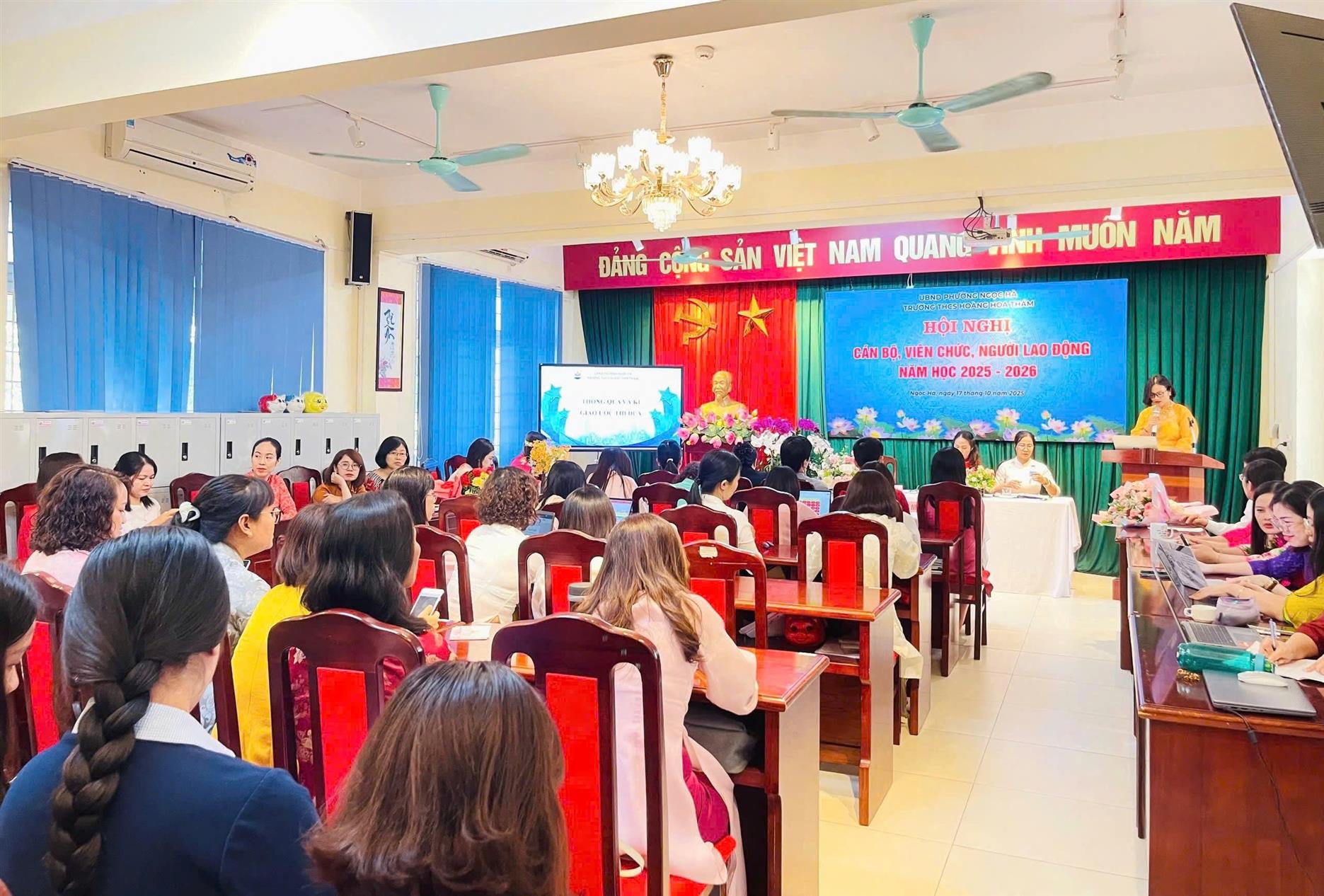 Trường THCS Hoàng Hoa Thám  tổ chức Hội nghị cán bộ, viên chức và người lao động năm học 2025–2026