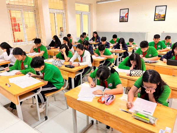 Kỳ Thi Olympic Các Môn Văn Hóa Và Khoa Học Tại Trường THCS Hoàng Hoa Thám: Học Sinh Khối 6, 7, 8 Tranh Tài Môn Tiếng Anh