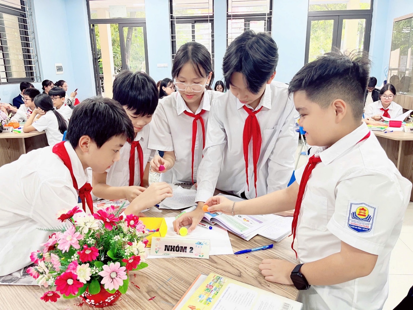 A group of students in a classroomAI-generated content may be incorrect.