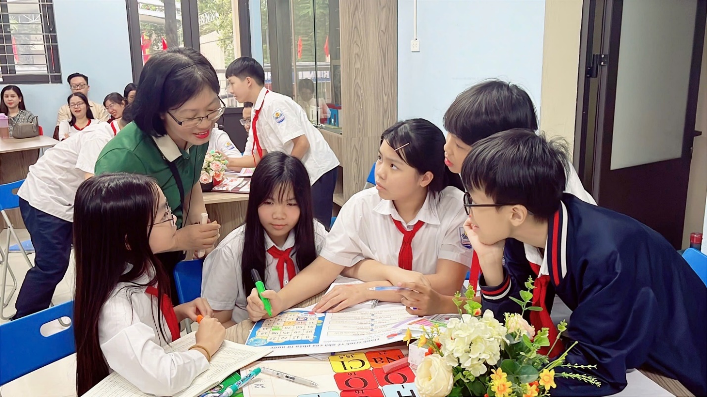 A group of children in a classroomAI-generated content may be incorrect.