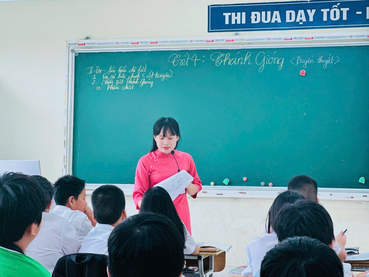 A person standing in front of a chalkboard

Description automatically generated