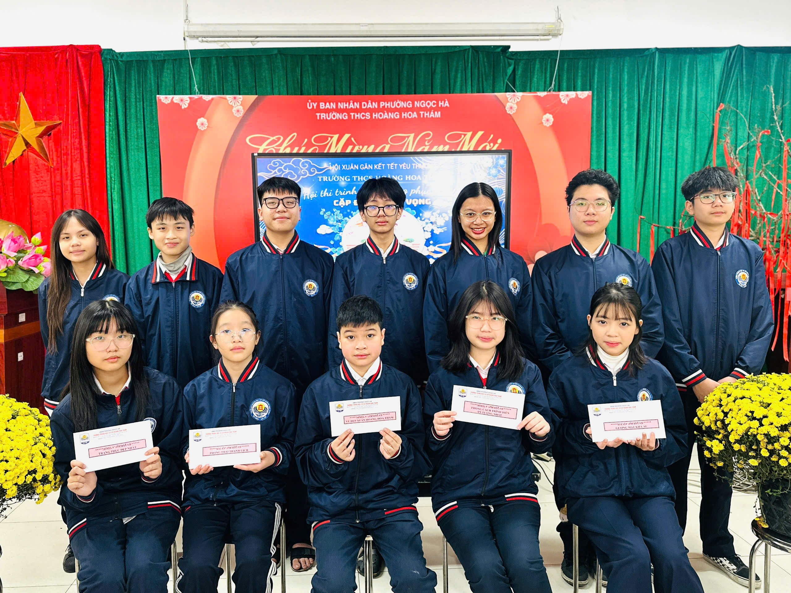 A group of people posing for a photo

Description automatically generated