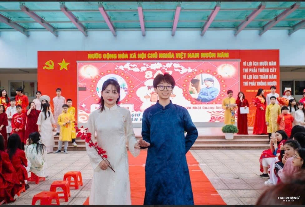 A group of people in traditional attire
Description automatically generated