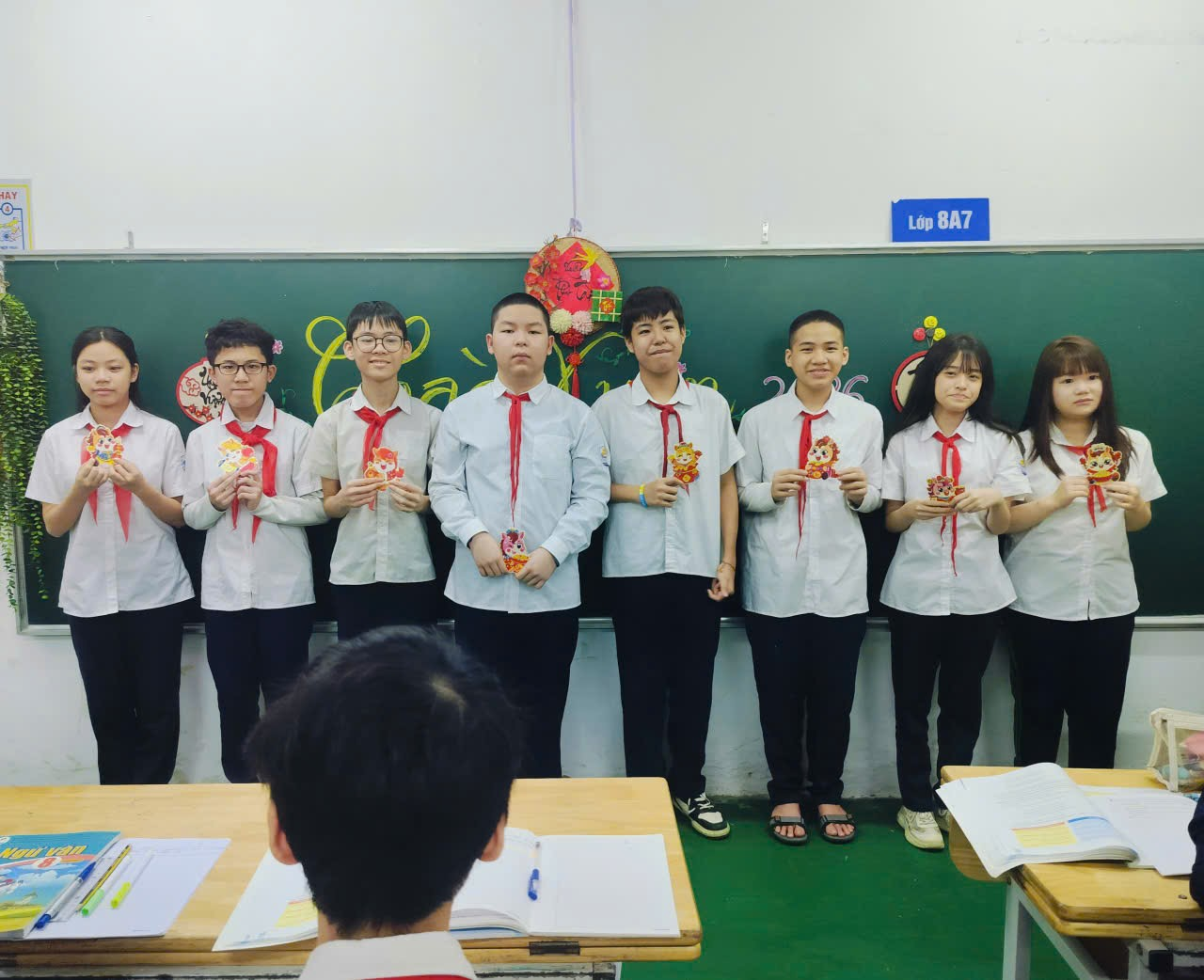 A group of students in a classroom
Description automatically generated