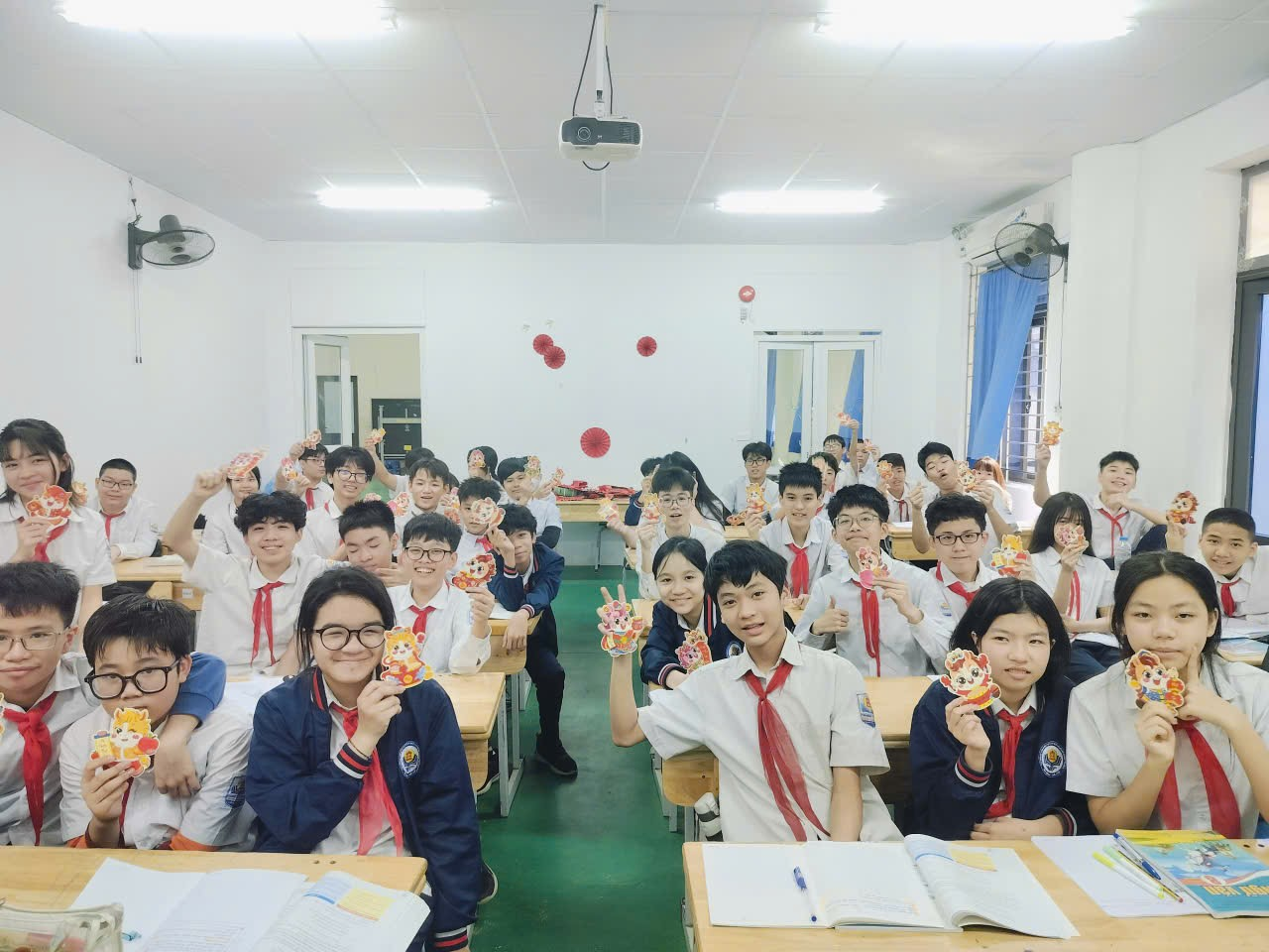 A group of students in a classroom
Description automatically generated