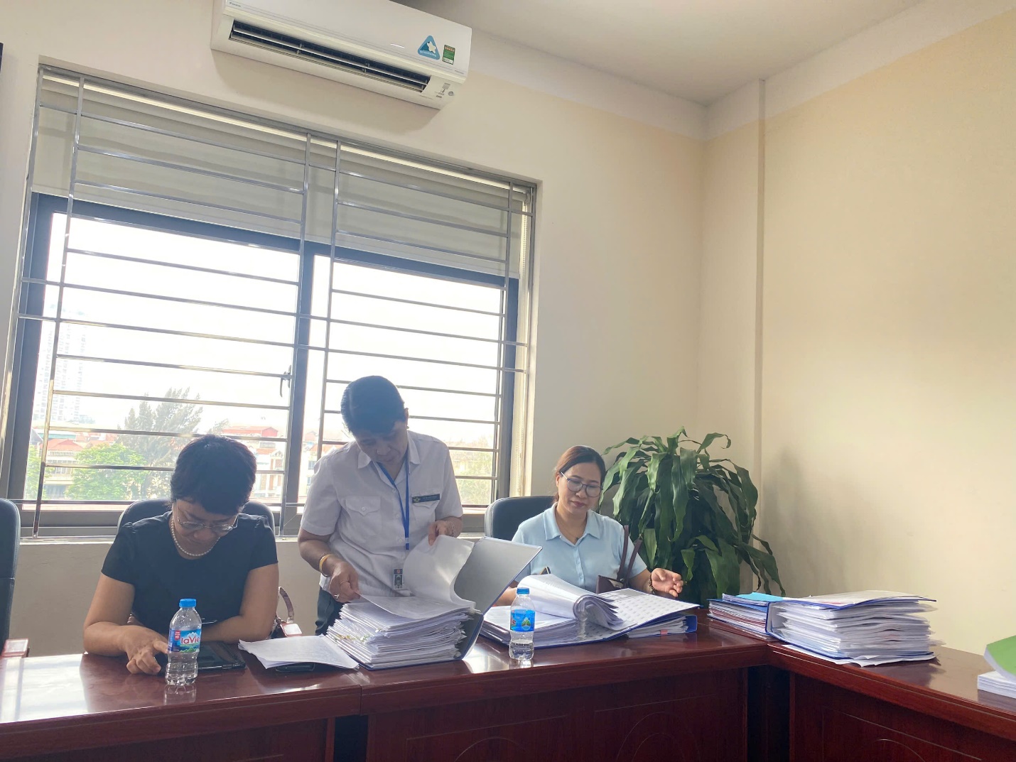 C:\Users\Admin\Desktop\Ảnh 1\z7706398226759_121f8f4fa434fa7288ea2d7aed9be341.jpg