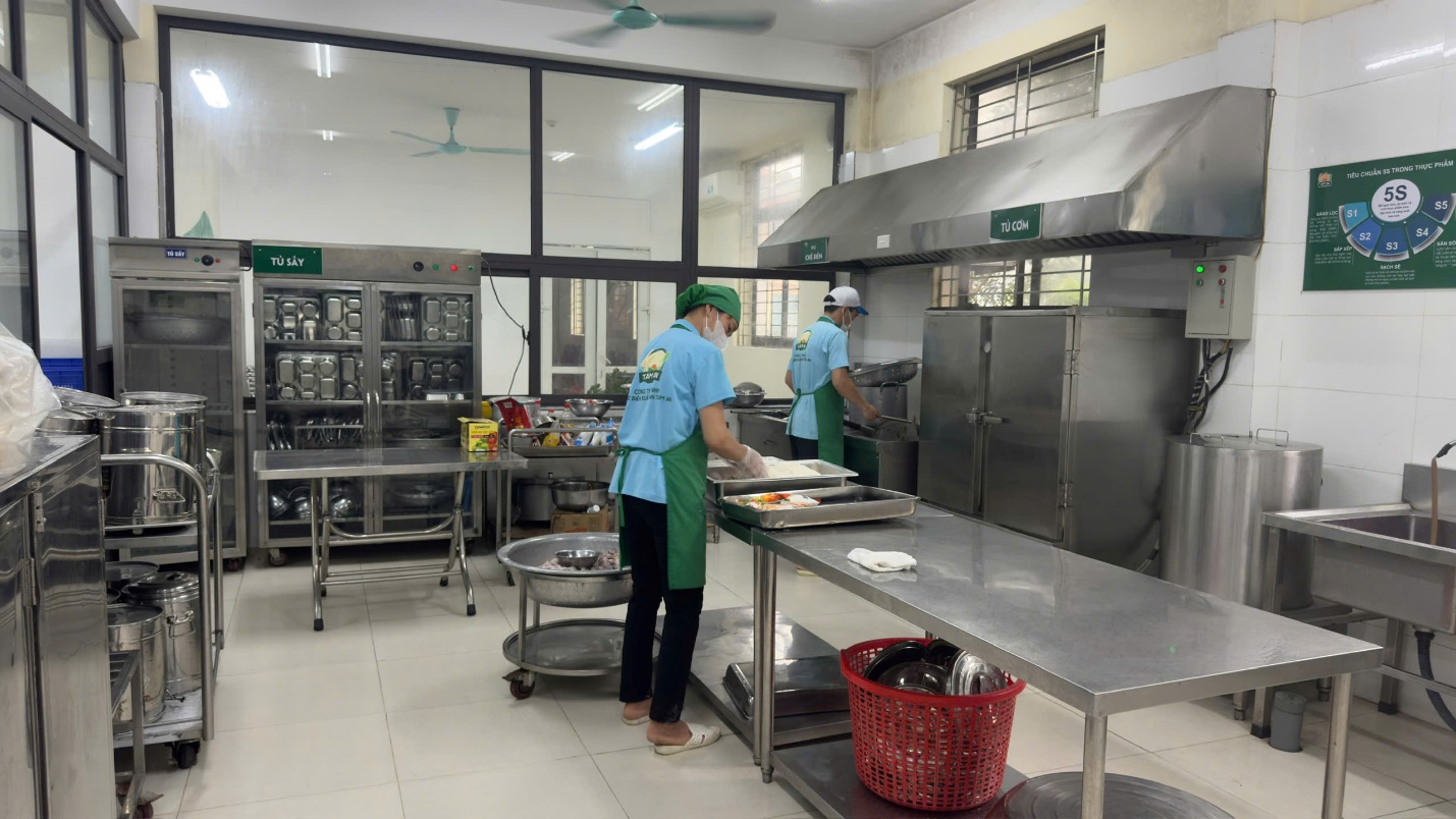 C:\Users\Admin\Desktop\Ảnh 1\z7711573440040_d8b69cfea73feb8050711d81e1b8bfdd.jpg