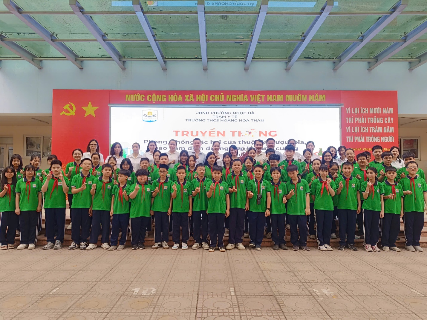 C:\Users\Hahuyen\Downloads\2746904707976407474 (1).jpg