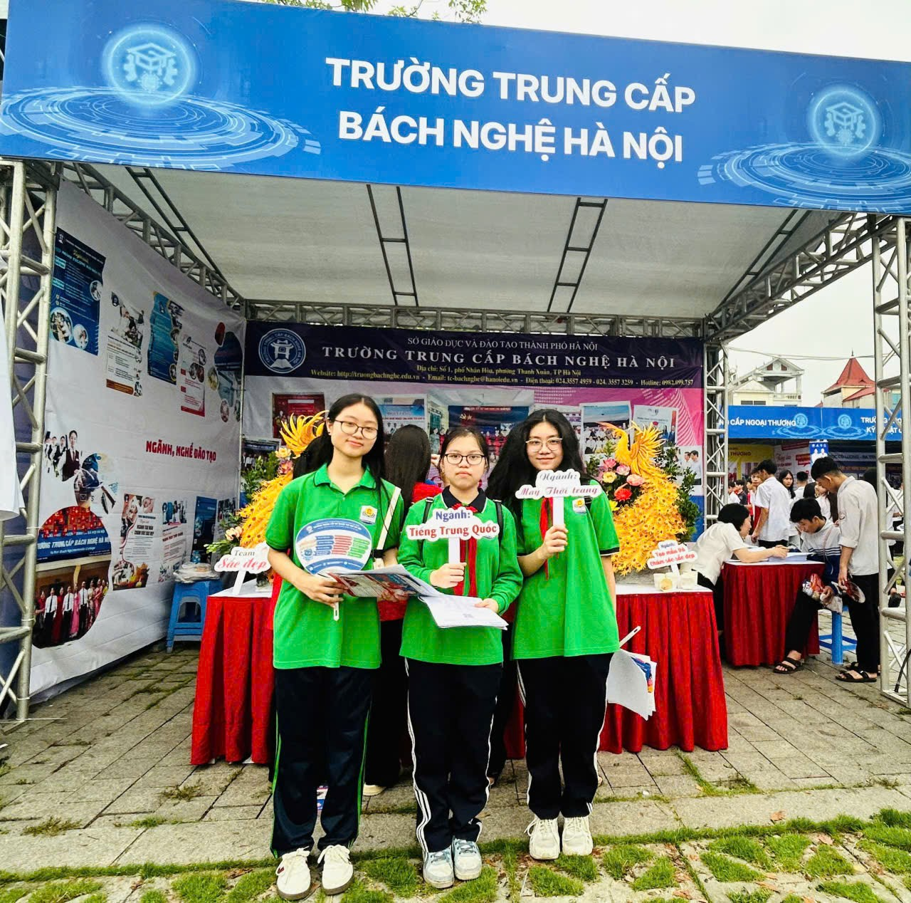 A group of people standing under a tent

Description automatically generated