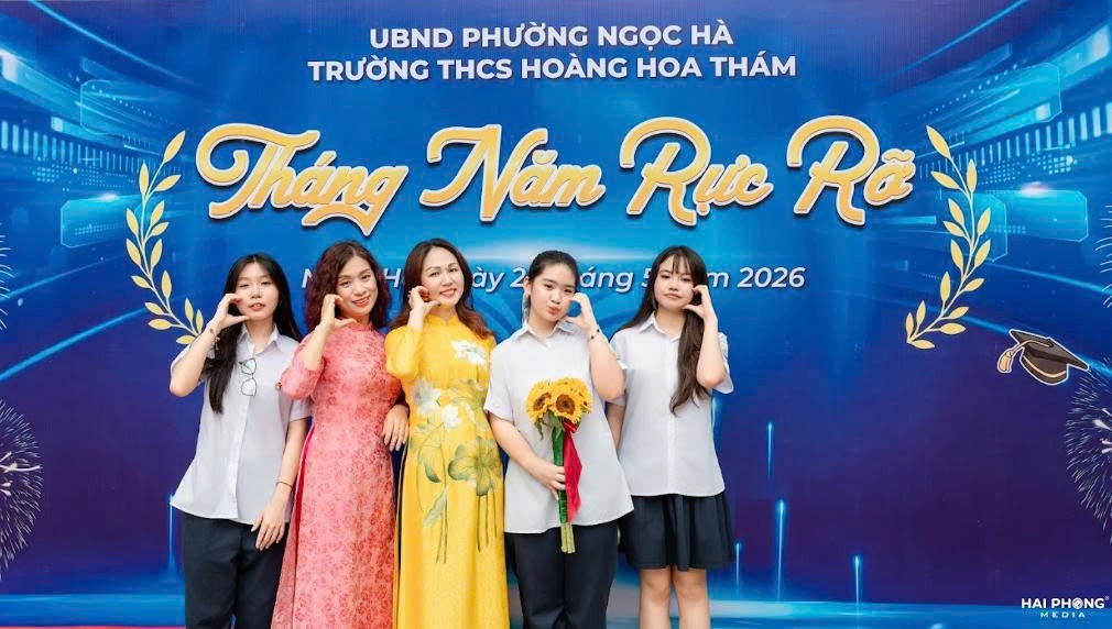 A group of women posing for a pictureDescription automatically generated