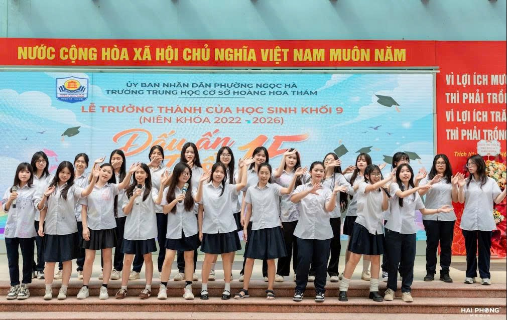 A group of girls posing for a photoDescription automatically generated