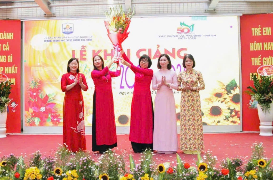 A group of women in long dresses

Description automatically generated