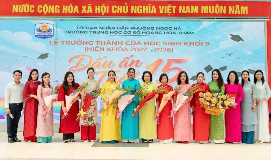 A group of women standing in a row holding flowers

Description automatically generated