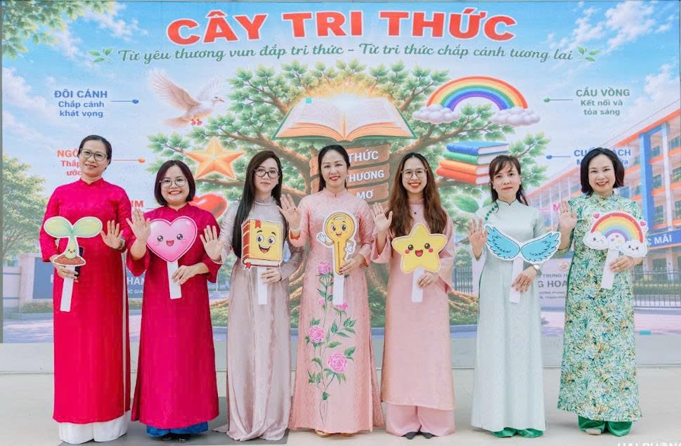 A group of people posing for a photo

Description automatically generated