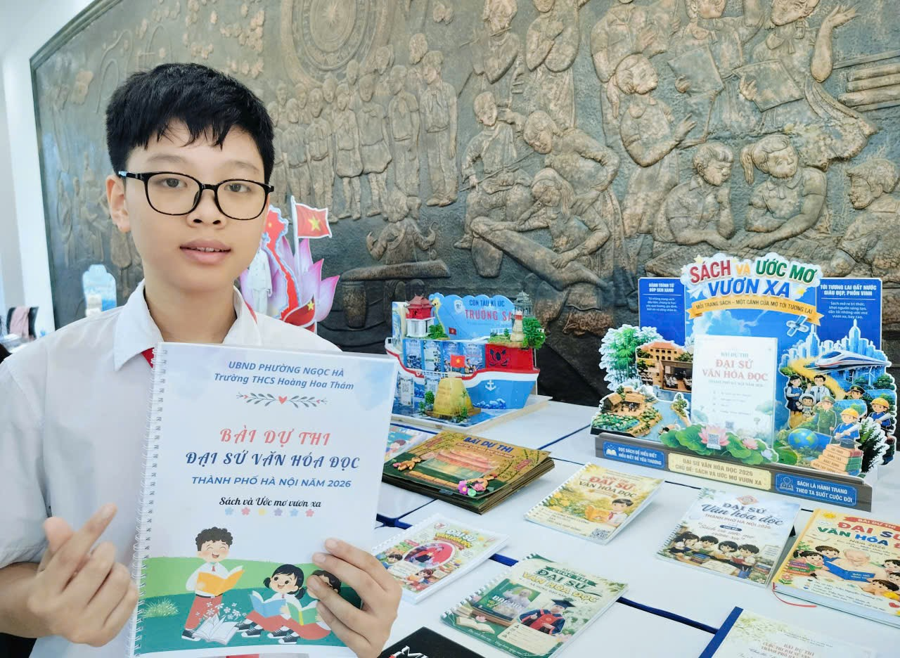 A child holding a bookDescription automatically generated